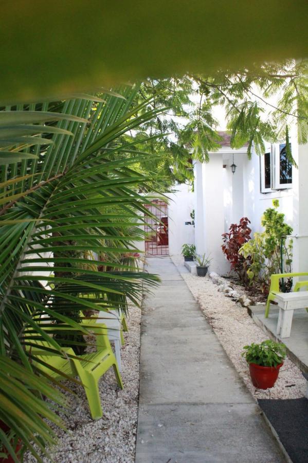 Bell At The Airport Suites Adults Only - Free Airport Transportation Nassau Exterior foto