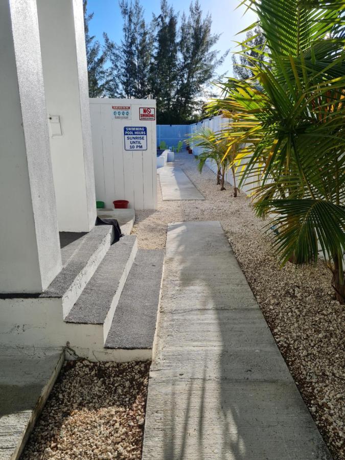 Bell At The Airport Suites Adults Only - Free Airport Transportation Nassau Exterior foto