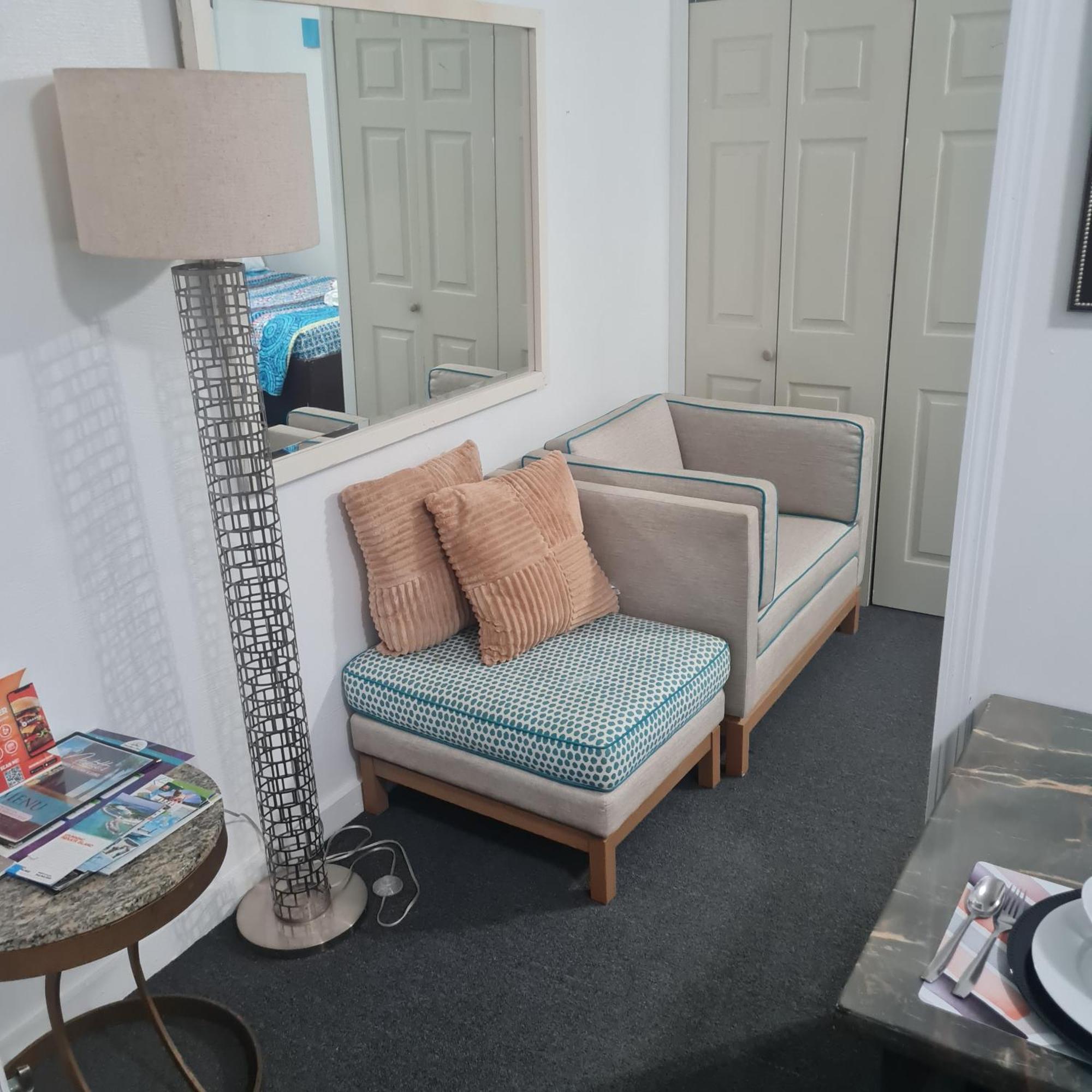 Bell At The Airport Suites Adults Only - Free Airport Transportation Nassau Exterior foto