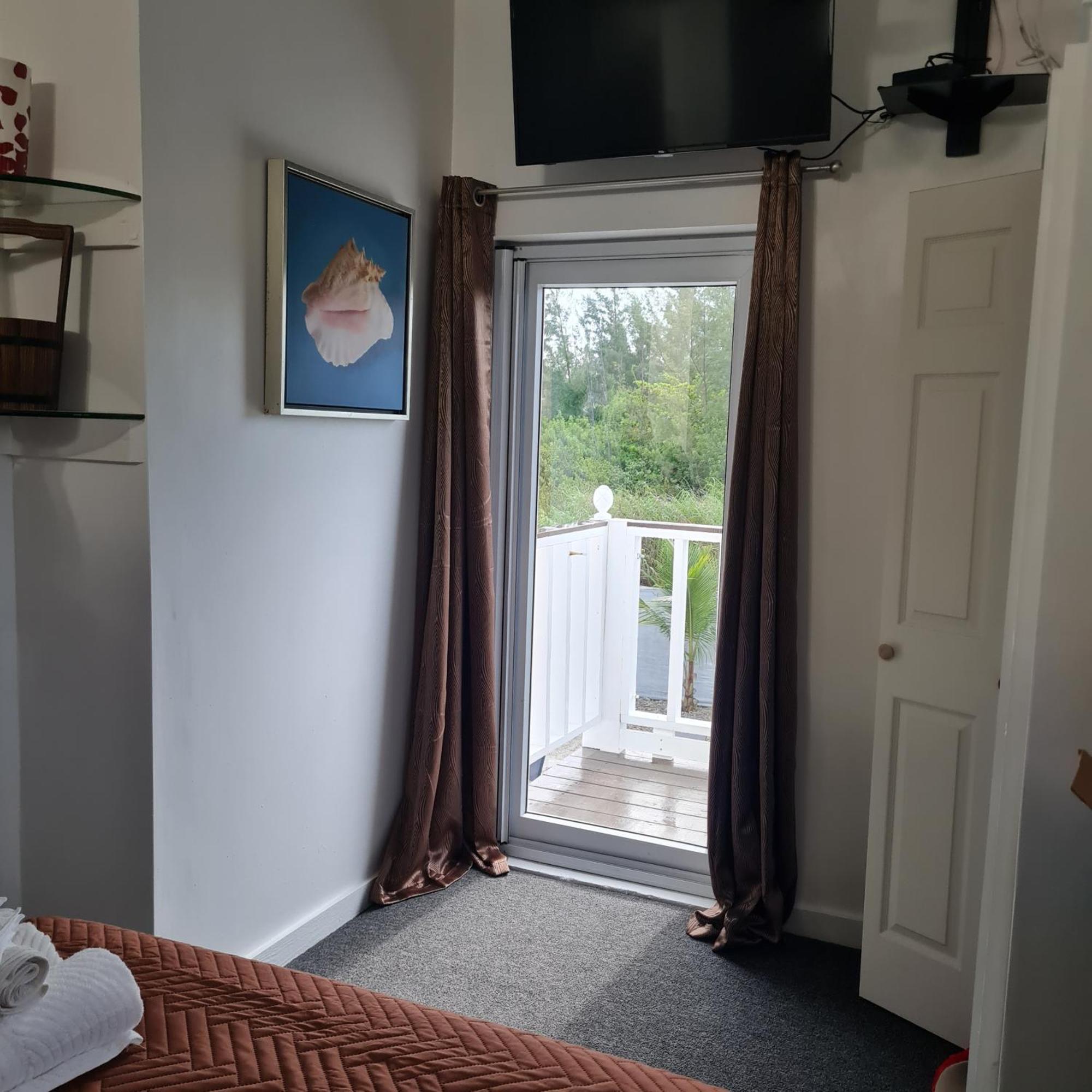 Bell At The Airport Suites Adults Only - Free Airport Transportation Nassau Exterior foto