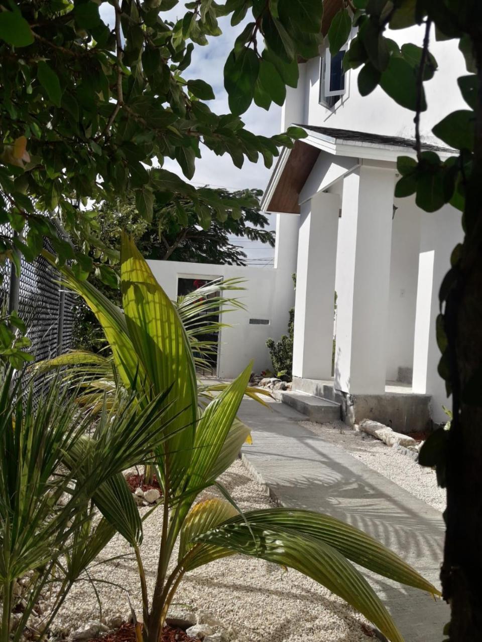 Bell At The Airport Suites Adults Only - Free Airport Transportation Nassau Exterior foto